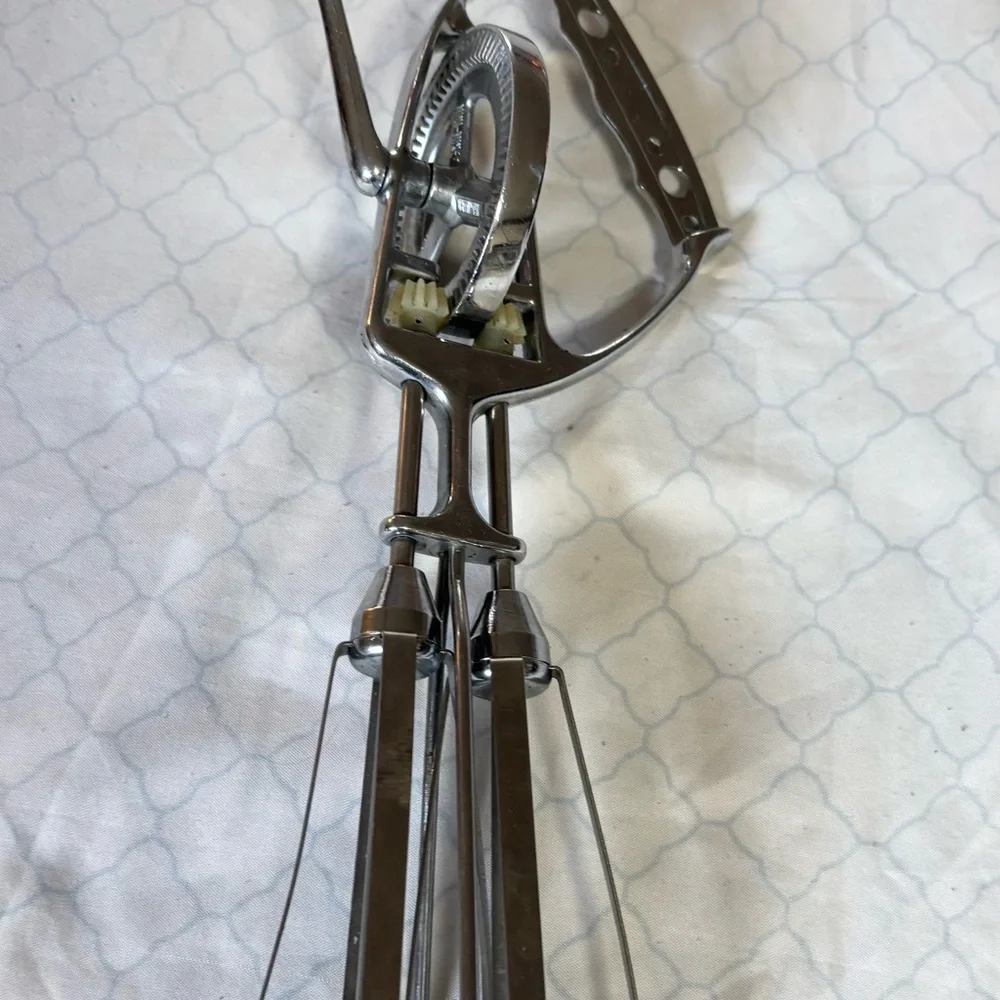 Vintage Maynard egg beater turquoise handle